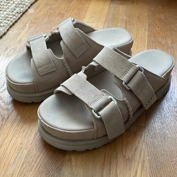 UGG Goldenstar Hi Platform Slides - Picture 2 of 8